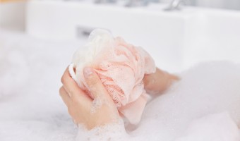 新闻中心-焦作洗刷大王清洁布_焦作沐浴刷厂家_焦作清洁刷厂家-江门市富扬日用制品有限公司-使用沐浴球的注意事项